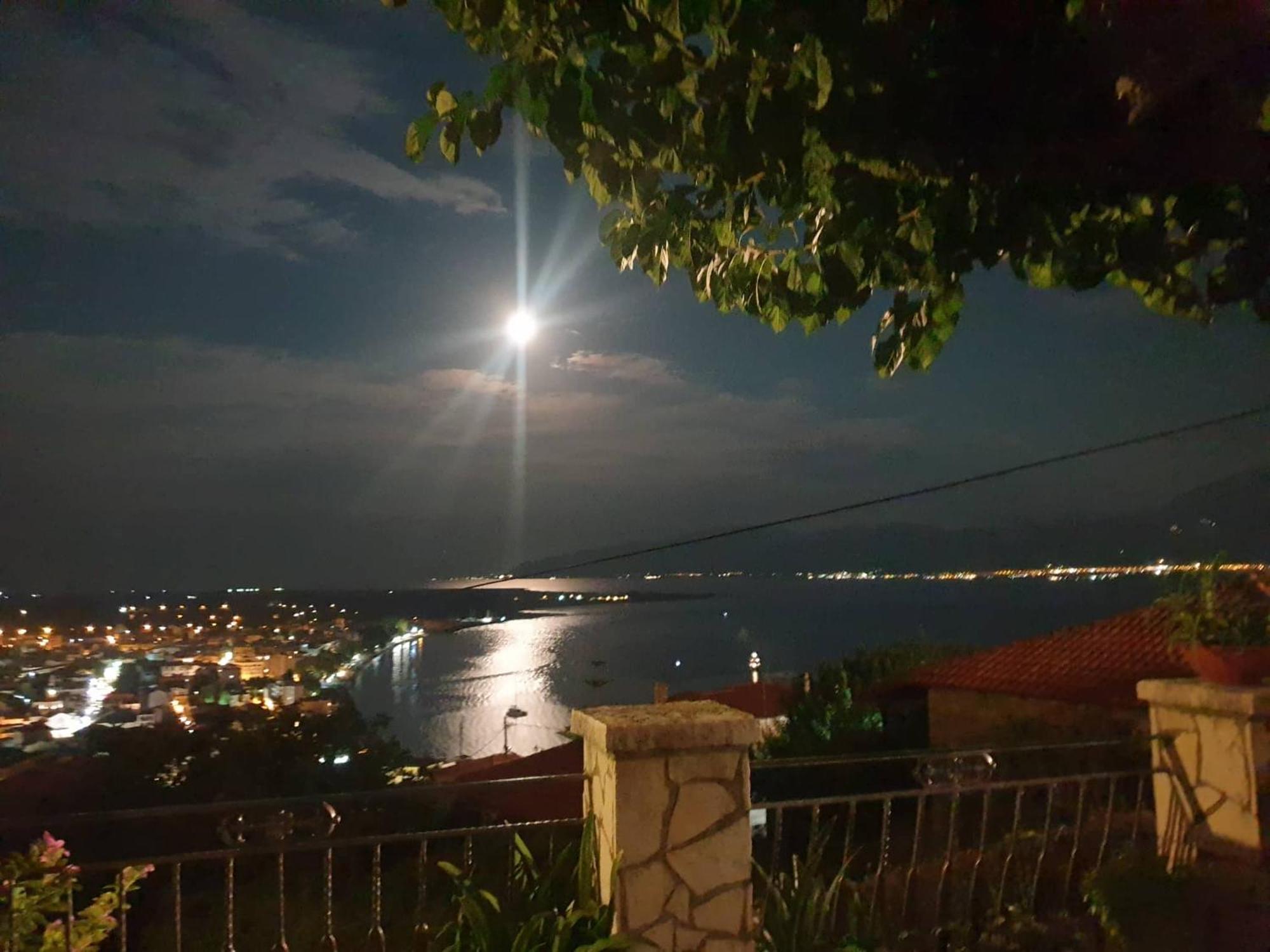 Villa View By The Castle Nafpaktos Esterno foto