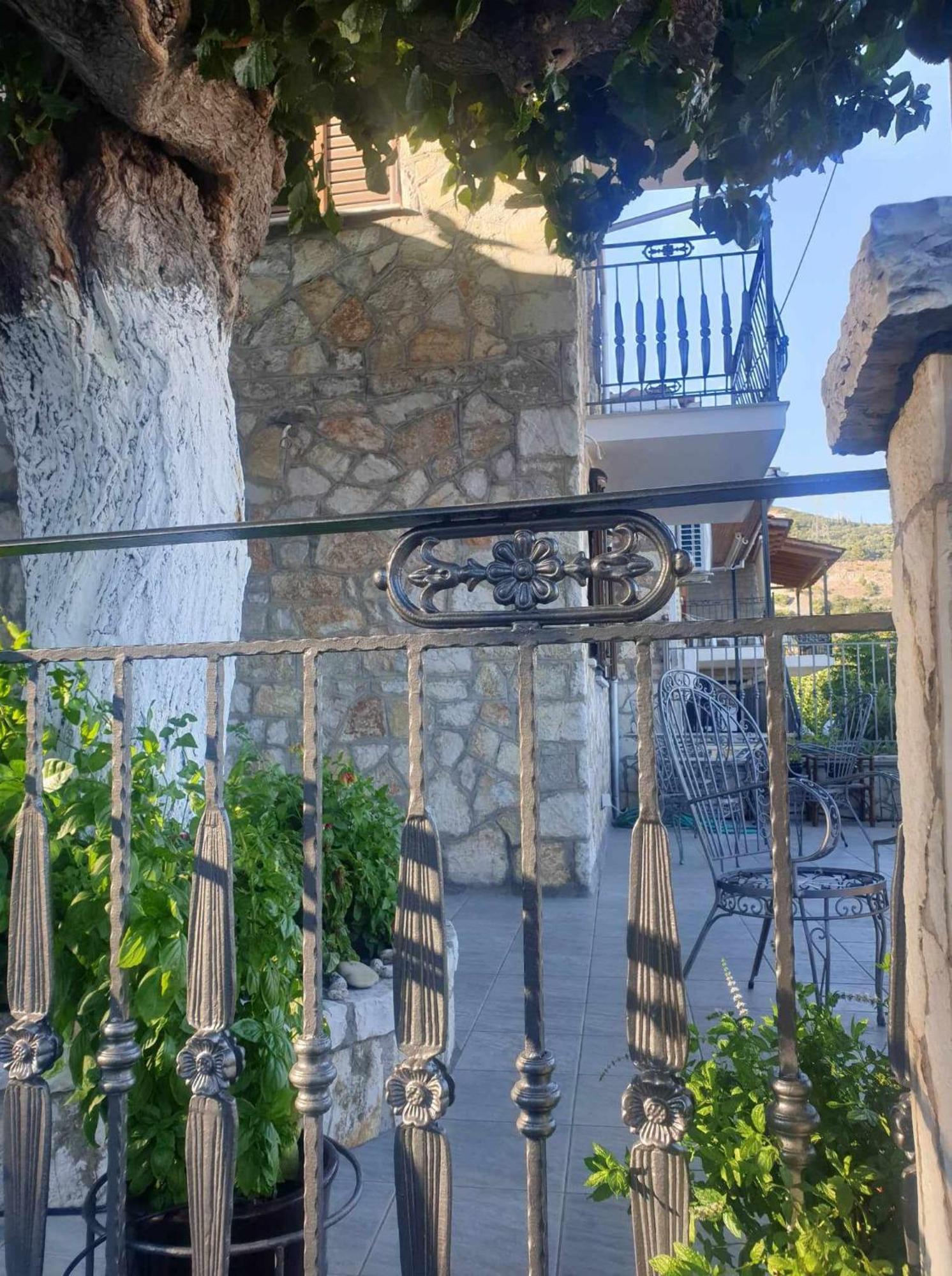 Villa View By The Castle Nafpaktos Esterno foto